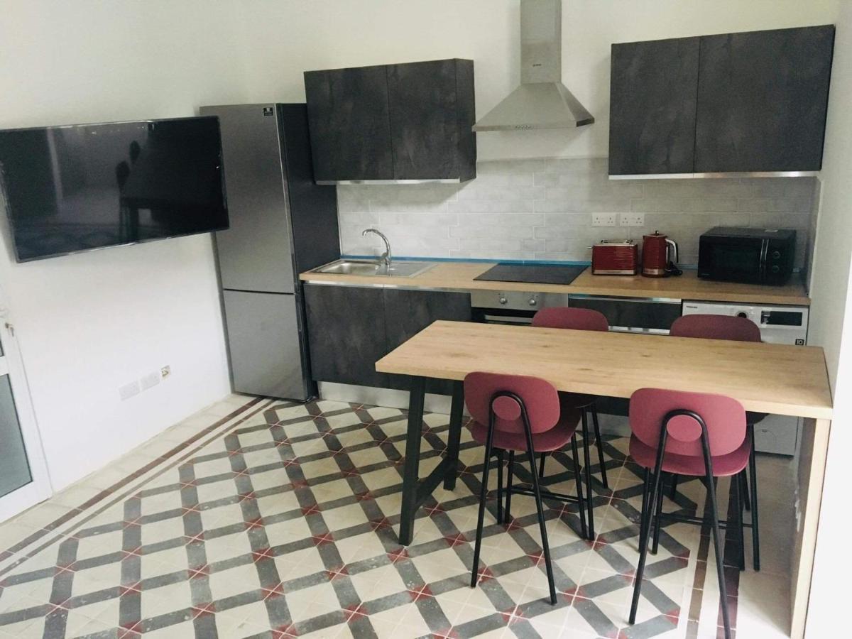 Sliema New House Central Location Екстер'єр фото